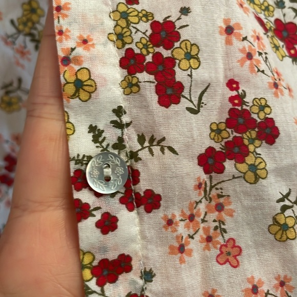 Light linen floral button down size m - Picture 3 of 4